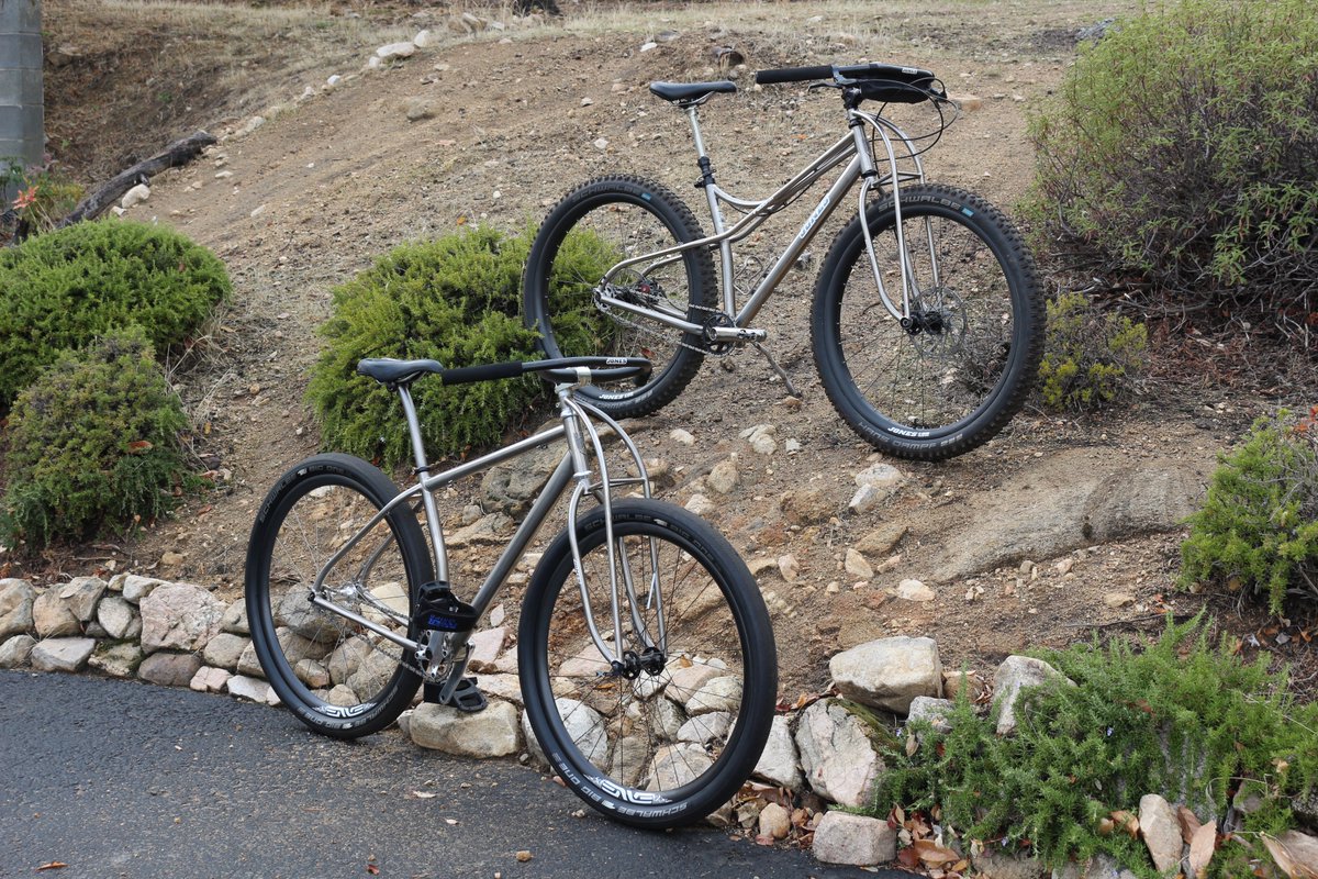 Happy International Singlespeed Day!

Here are two titanium Jones singlespeed bikes:
On the dirt is a ti SWB Spaceframe with Truss fork.
On the pavement is an older Jones 29" ti Diamond frame and Truss built as a fixie.

#internationalsinglespeedday #jonessinglespeed #jonesbikes