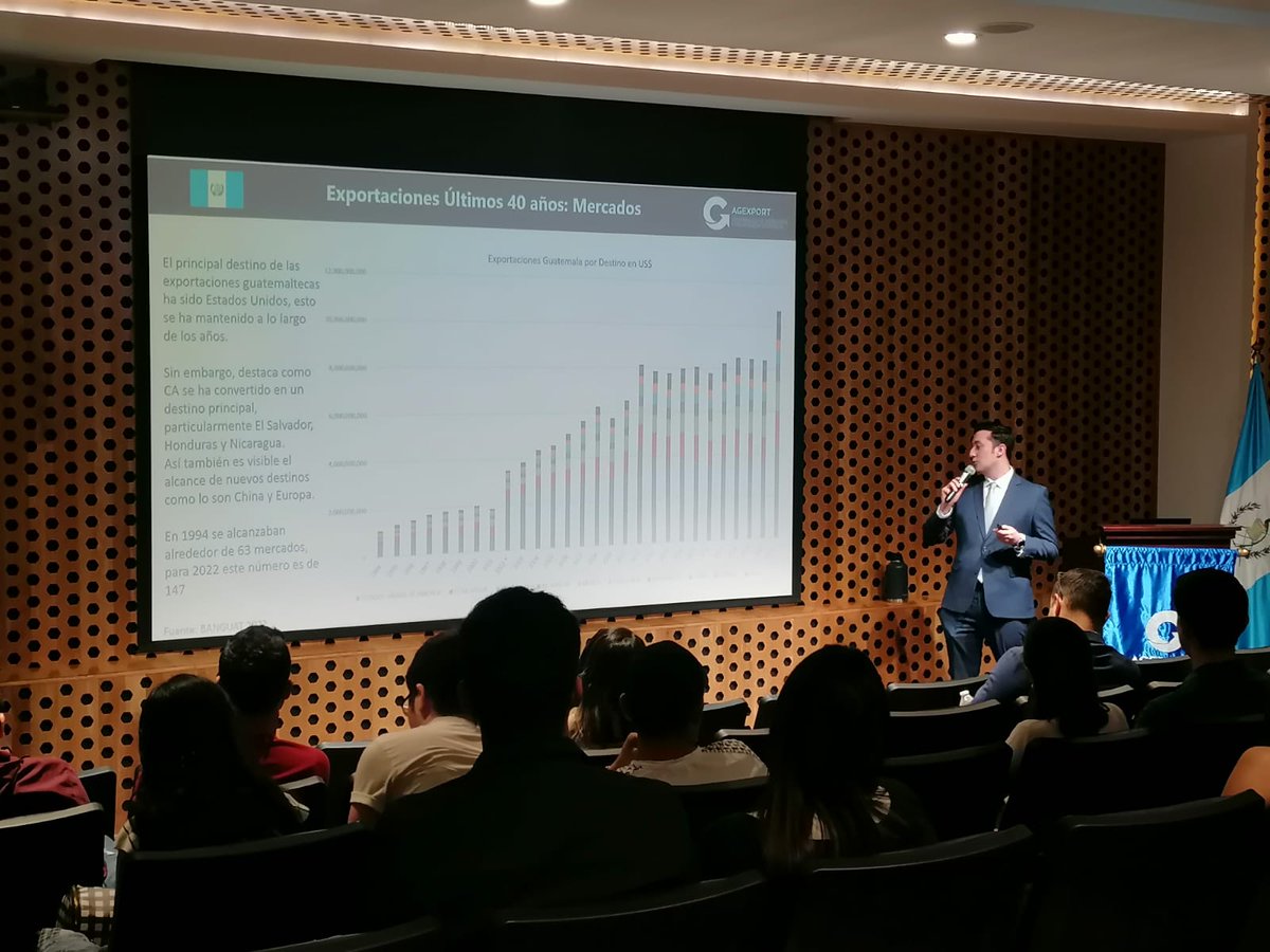 Participación de Rafael Rivera, Analista de Mercados de AGEXPORT en nuestro Foro de Estudiantes URL #Landivar #Agexport