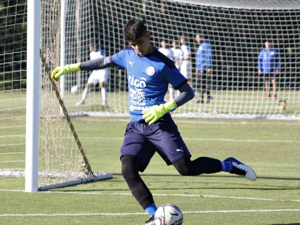 #AlbirrojaSub17 ⚪️🔴 | Inicio de entrenamientos, pensando en Brasil La Albirroja Sub 17 enfrentará a la Canarinha en dos amistosos de preparación. 🔗 bit.ly/3Wu9F3t #VamosParaguay 🇵🇾