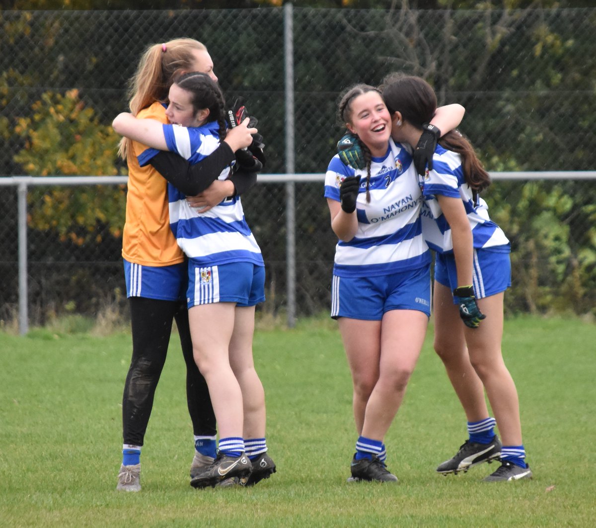 NavanOMahonys's tweet photo. Is there any better feeling than winning championships with your friends?

💙🤍💙🤍

@meathladiesMLGF https://t.co/0evoqLvvFa