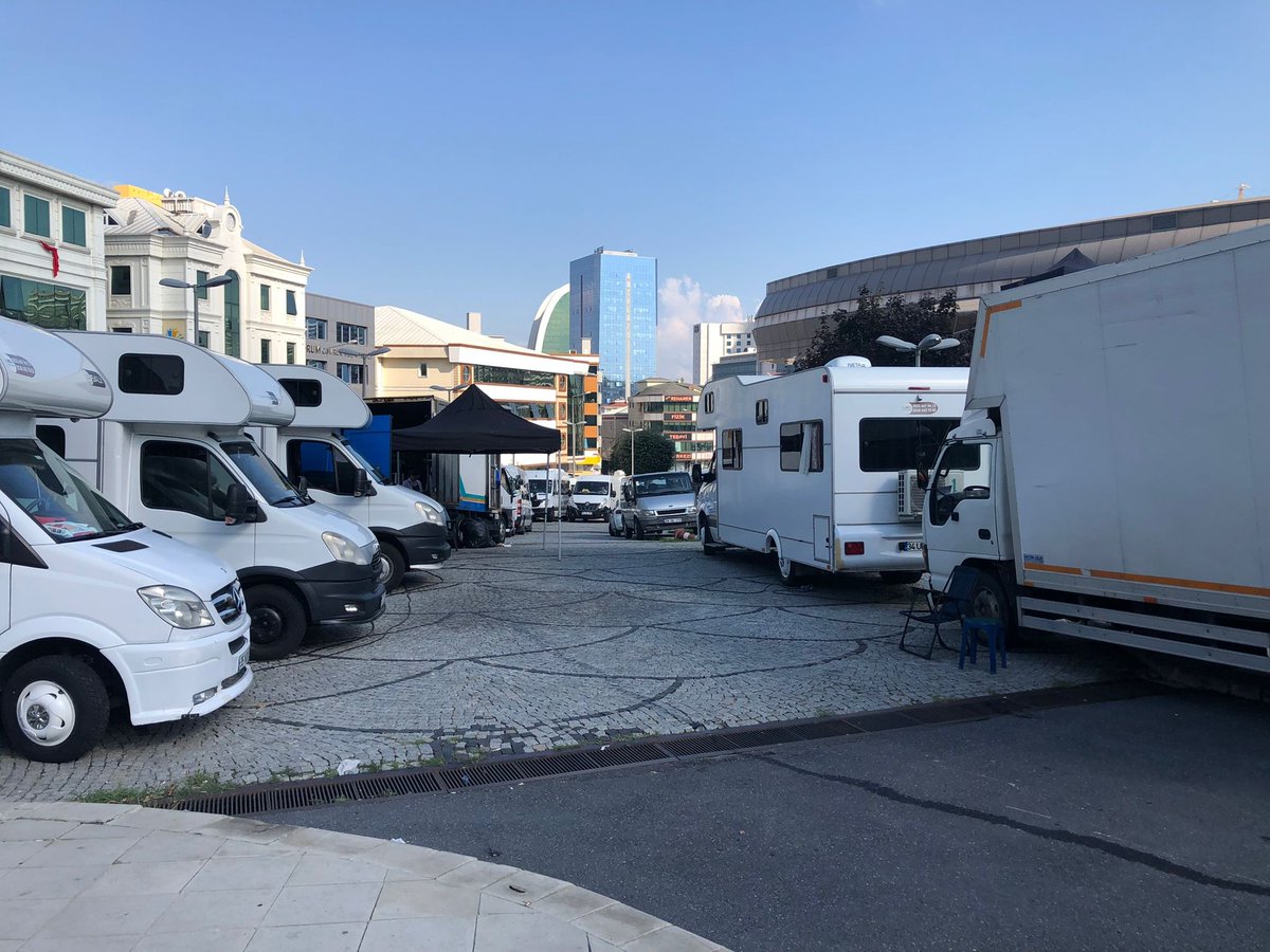 TKY_GRUP's tweet photo. Dizi Film Setlerine, Konser ve Etkinlik Alanlarına Karavan Kiralama Hizmeti
● Kulis Karavanı
● Dinlenme Karavanı
● Make Up Karavanı
● WC Karavanı

TKY_Medya Ulaşım Lojistik Hizmetleri
@TKY_GRUP 
#karavankiralama https://t.co/0qZxac8tdo