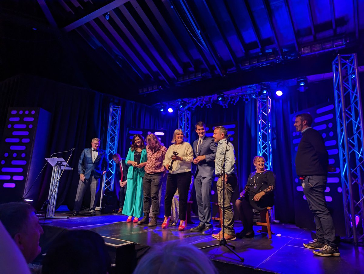 OirnaGaeilge's tweet photo. Oíche spreagúil lán dóchais anocht ag #Gradaim22 - comhghairdeas libh ar fad a raibh ainmniúchán agaibh agus a bhain gradaim anocht, is údar dóchais dúinn go léir an obair atá á dhéanamh I réimse na meán Gaeilge ✨#Gradaim22 #OnaS2022 https://t.co/0PmDfKVd0V