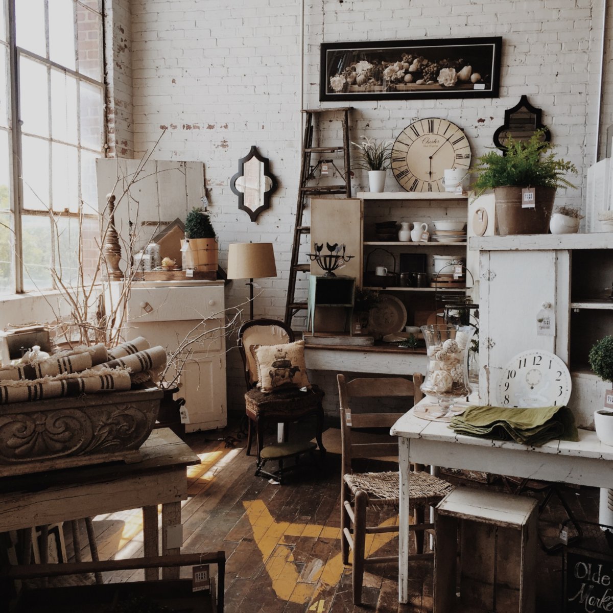 Don't miss #Vintage Market Days, an up-scale indoor/outdoor #shopping event coming to the #Bristol Motor Speedway South Building on Nov 18-20. You'll find original art, antiques, clothing, handmade treasures, and a little more. https://t.co/w5Pj7rpwHR https://t.co/0rYxnmro6Q