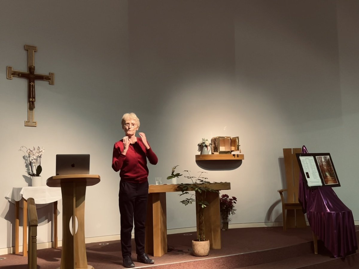 SLIS_Ireland's tweet image. We just completed a very productive three-hour in-person CPD on #Funeral Interpreting for registered #ISLInterpreters provided by Frankie Berry, a Chaplain and a registered Deaf ISL Interpreter! 

Well done to all involved! 

#SLISCPD #IrishSignLanguage #DeafISLInterpreters