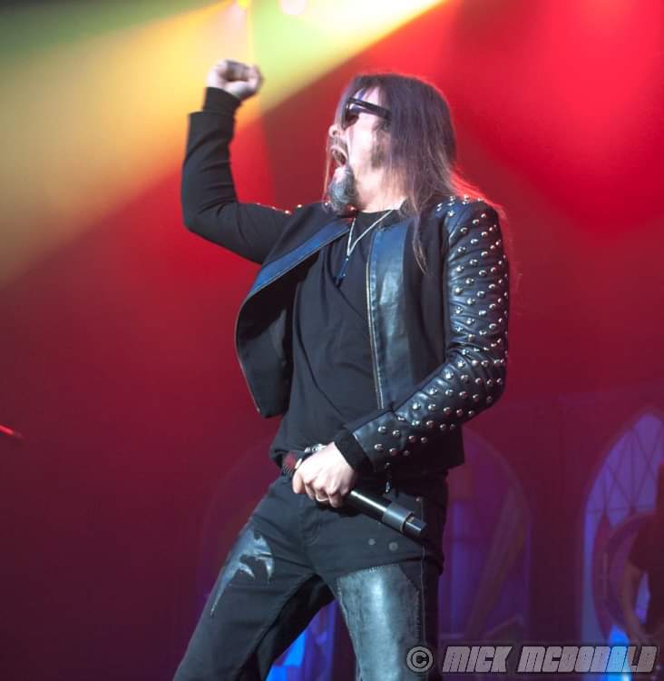 MickNRR's tweet photo. @ToddLaTorre of @queensryche getting the Detroit crowd pumped up October 22, 2022. https://t.co/FhIjtl6oAc
