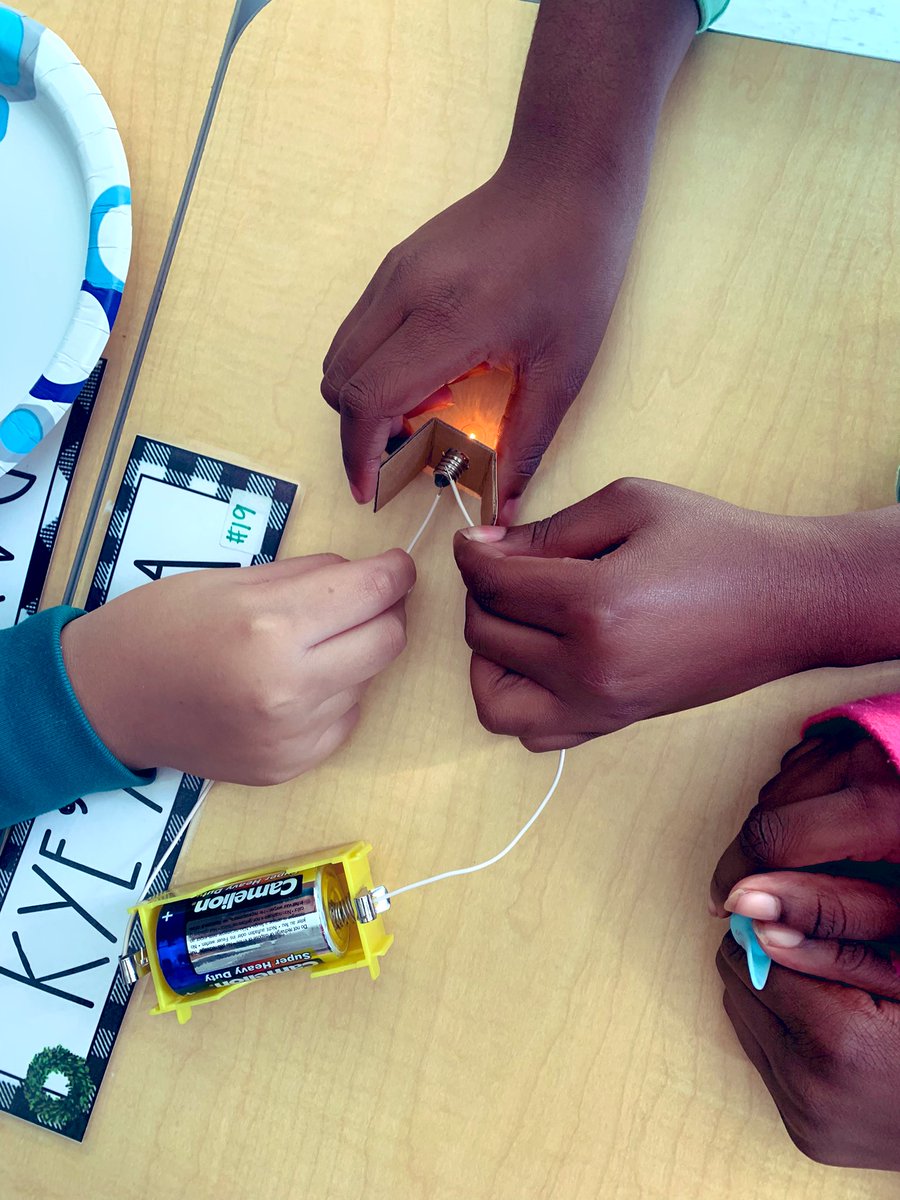 MsWilkinson4th's tweet photo. Today during science, light bulbs were going off in our brains and in our circuits! 💡 #OneWaverley https://t.co/vHM69y5583