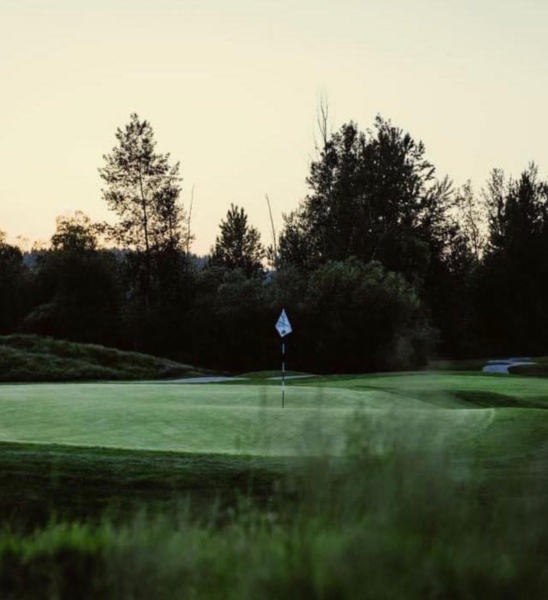We love beautiful fall golf days! ⛳️