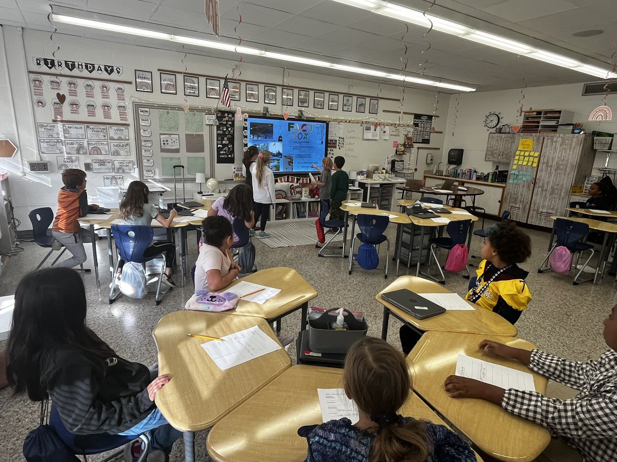 MsJordan_3's tweet photo. Students worked together to become experts in their simple machine type and then taught their classmates what they learned! They worked so hard on this research project! 💙💻 @AlantonAstros @SeeDotWilson https://t.co/GalJ4DnOtg