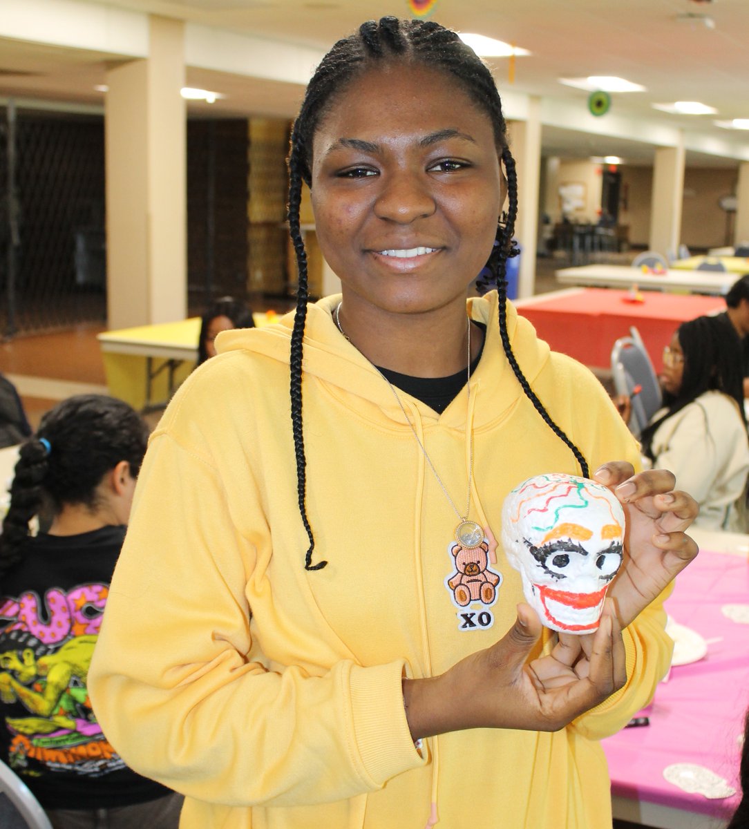 BHCCampus's tweet photo. Students enjoyed learning about Día de los Muertos and skull painting with the help of a great presentation by @FiggeArtMuseum #DayoftheDead https://t.co/C27Rl0kw6a