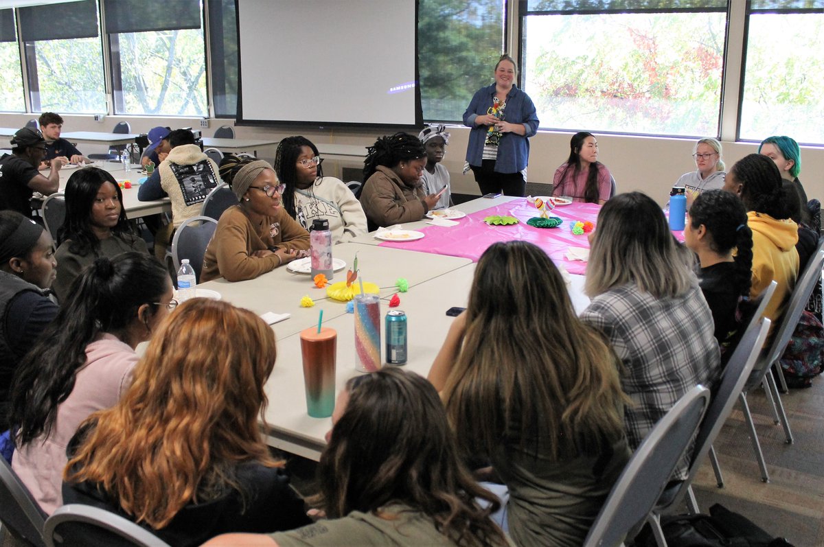 BHCCampus's tweet photo. Students enjoyed learning about Día de los Muertos and skull painting with the help of a great presentation by @FiggeArtMuseum #DayoftheDead https://t.co/C27Rl0kw6a