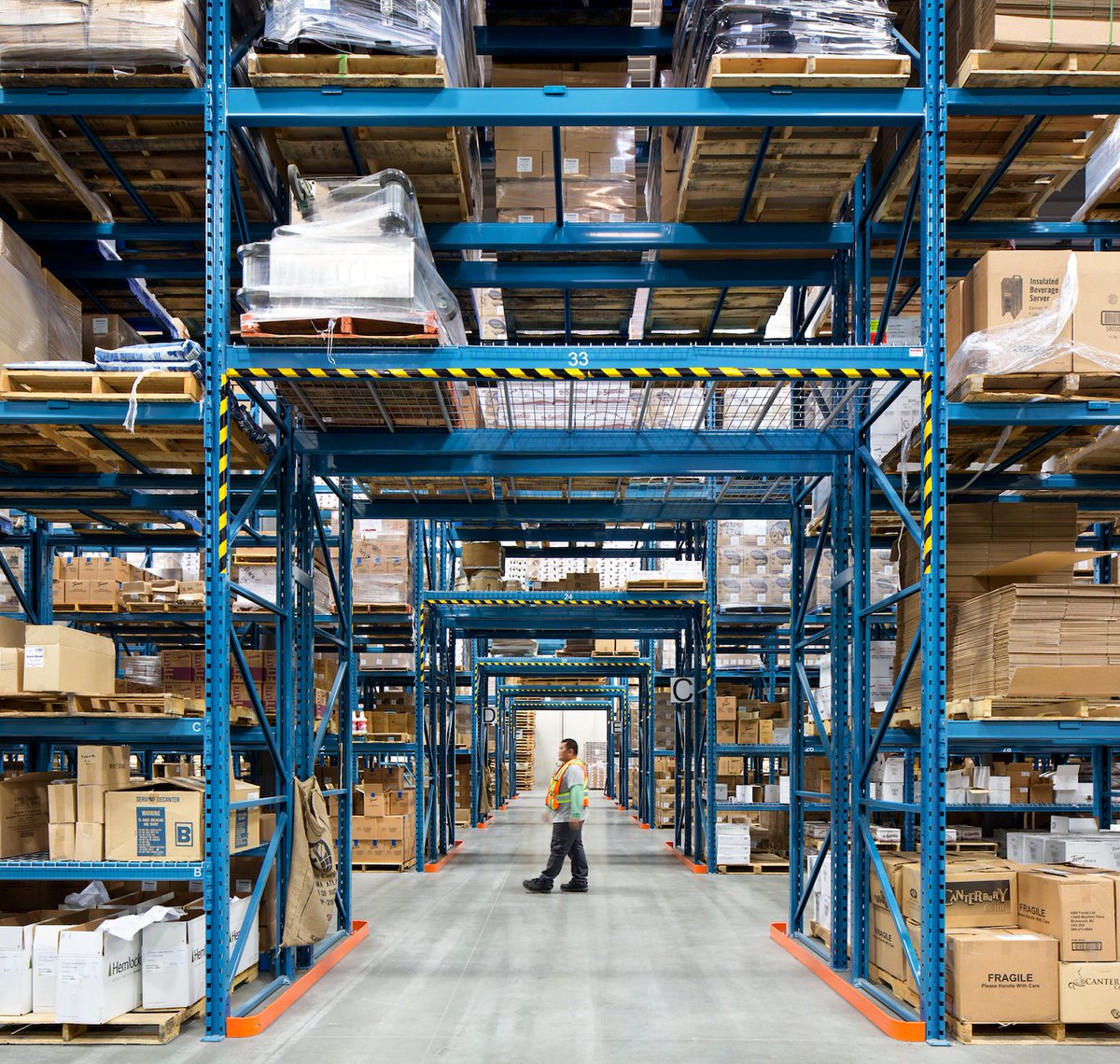 BeedieBuilt's tweet photo. The Fall 2022 Metro Vancouver Industrial Overview from @AY_Canada is now available, featuring a wealth of insights from Todd Yuen - Beedie’s President of Industrial.
If you would like to see the full report, please download it here: https://t.co/x3Z8tvu3rB
#bcbusiness #bccre https://t.co/sGhRbArt4C