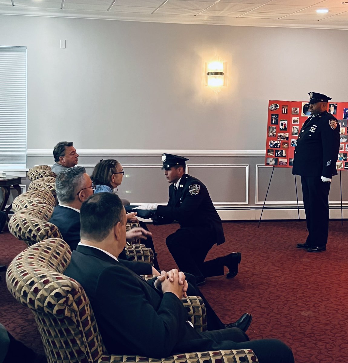 NYPDCeremonial's tweet photo. Police Officer Alfio Iametti retired in 1979 from the #DBBX and was a @USArmy Veteran. He passed away on 10/28/22. Today, Police Officer Iametti was carried to his final resting place at Saint Peter’s Cemetery. May he rest in eternal peace. #NeverForget
@NYPDnews https://t.co/U2eEVeDyn6
