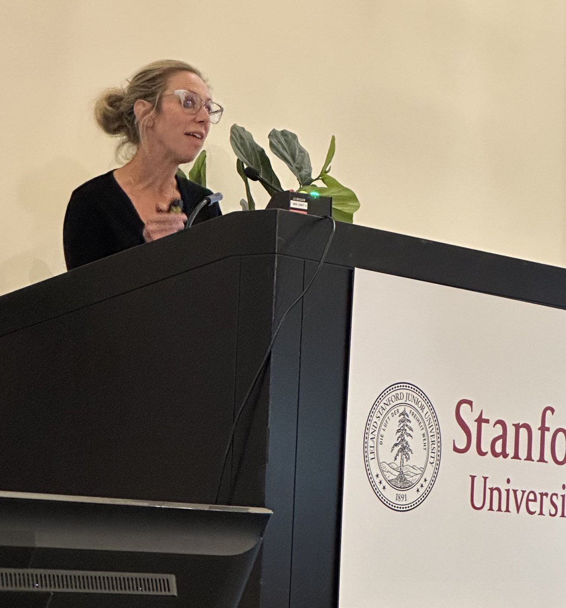 Sr. Research Schar <a href="/Sgilmartin8/">Shannon Gilmartin</a> shares our research agenda to make career advancement more equitable by making stretch work assignments more accessible to all employees <a href="/SVLeadershipLab/">Stanford VMware Women's Leadership Innovation Lab</a> #DiversityandInclusion