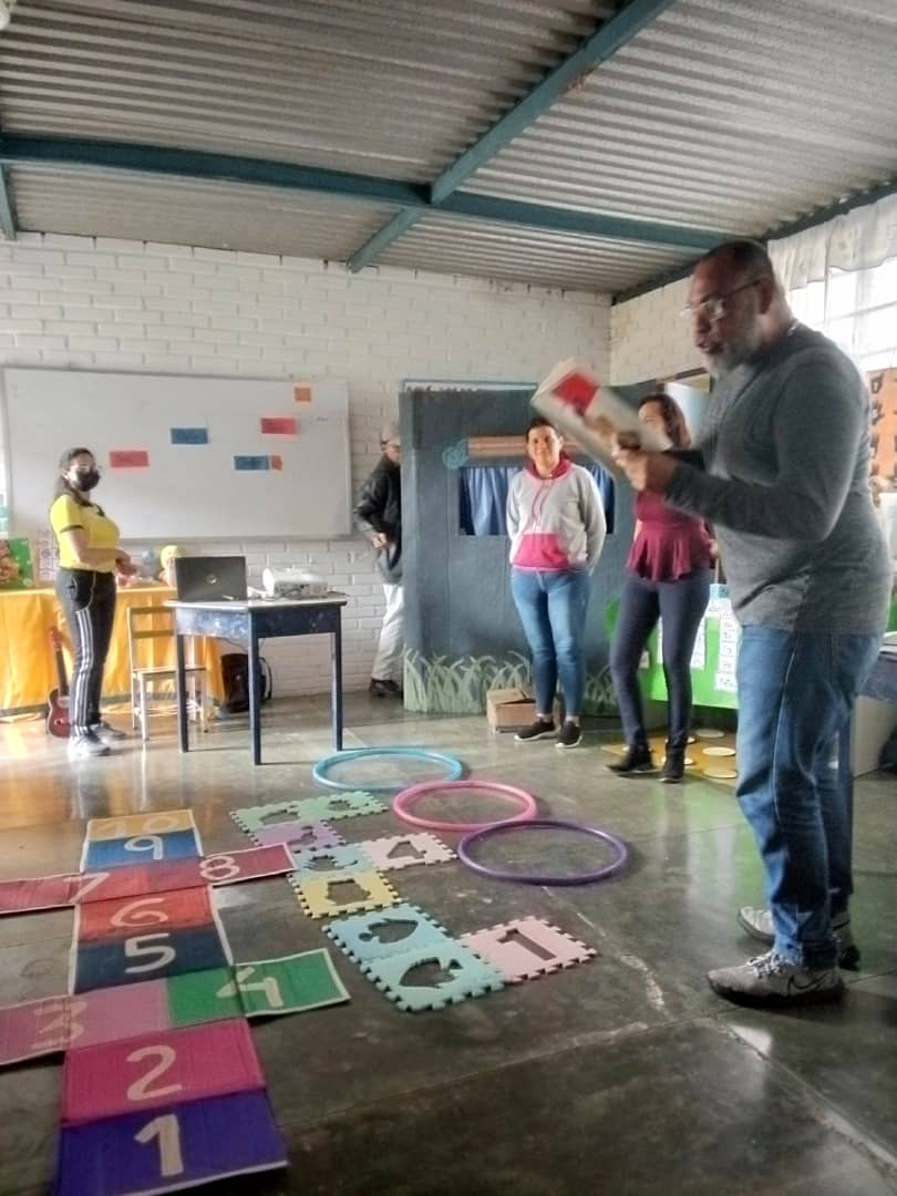 ue_033's tweet photo. Exposiciones sobre estrategias lúdicas para el aprendizaje significativo en nuestros niños. @MPPEDUCACION @_LaAvanzadora @ZonaEducTachira @Berzabethg1 @Crazet2011 @2018Cra https://t.co/p7WnwGOQEx