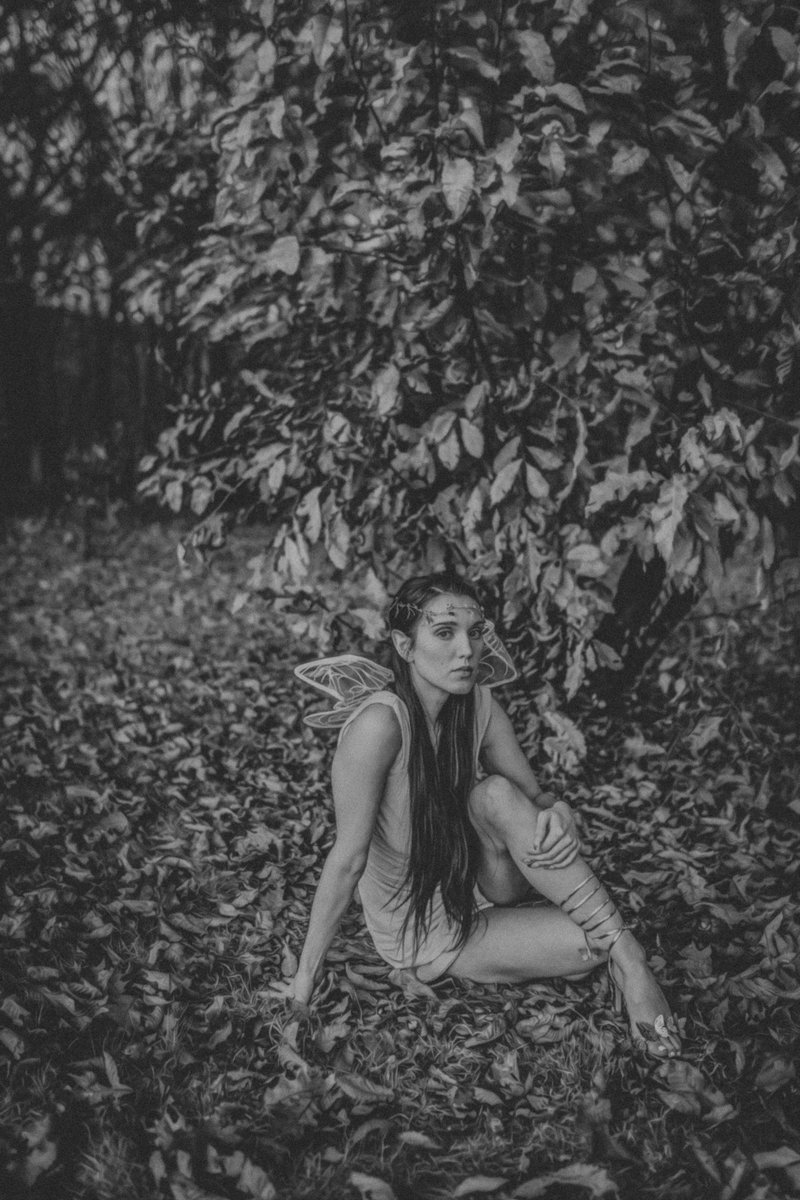 acsobey92's tweet photo. Life's confusing but at least I can pretend to be a fairy in the woods... https://t.co/sKrhv2HdGV