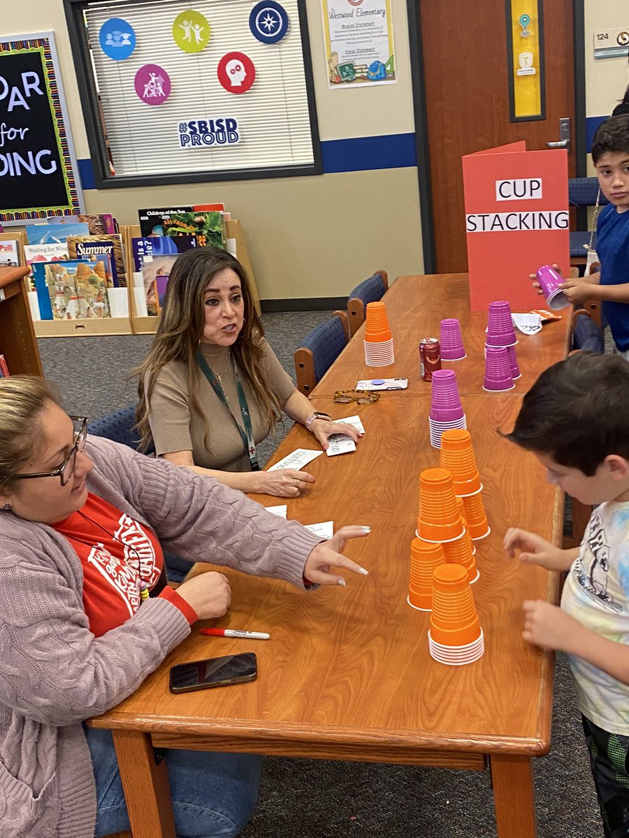 CrissyChavez5's tweet photo. Library Night @WestwoodSBISD 
Learning all about literacy and sharing parent info-sessions on how to help with literacy at home. Go lions!! 🦁❤️ https://t.co/gWyiTvjNkr