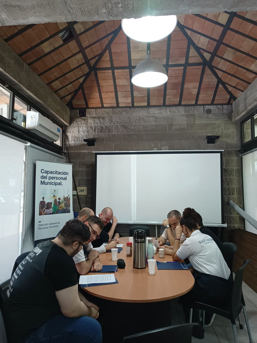 CyD_MSI's tweet photo. Continuamos capacitando al equipo de Monitoreo de la Secretaria de Prevención Ciudadana en Herramientas de Liderazgo para la buena gestión de los recursos humanos! Gracias por la predisposición y participación! @SanIsidroGob @PosseMacarena @gustavoposse https://t.co/L0OSqGtvXW