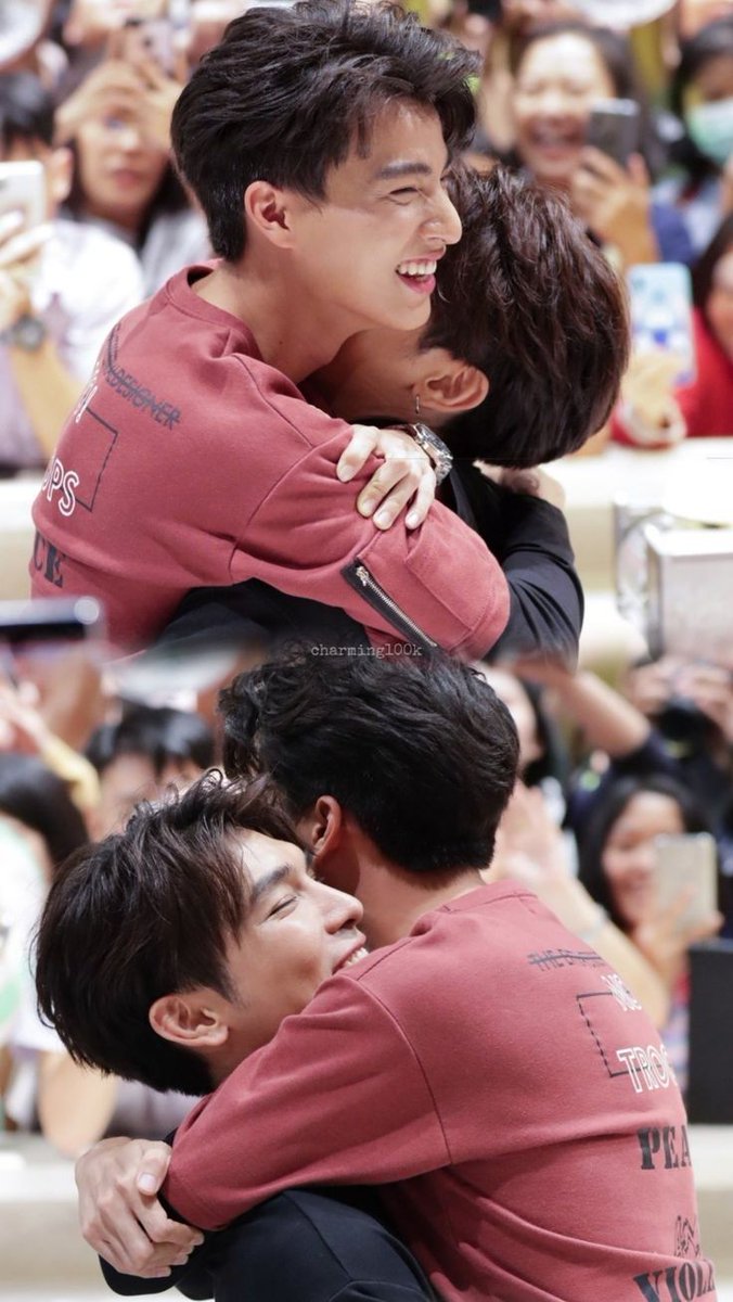 babygiii's tweet photo. There comes a day when u realize turning the page is the best feeling in the world because u realize there's so much more to the book than the page u were stuck on. 

Always here for a hug for you two. 
Love u both🐝🤍☀️🌻🤍🐝

#กอดกอดมิวกลัฟ 
@MSuppasit @gulfkanawut https://t.co/tfI5CjLhEW