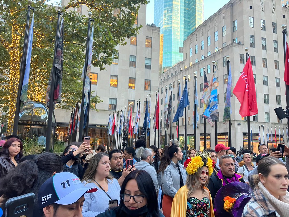 ConsulMexNuy's tweet photo. En el marco de las actividades de la #MexicoWeek, el día de hoy el CG @Jorge_IslasLo inauguró en compañía de @ElCharroMexica2 la #CharroStore. Y se le otorgó un reconocimiento por su labor como promotor cultural de México en el México Week NY2022. https://t.co/rURIKVu63l