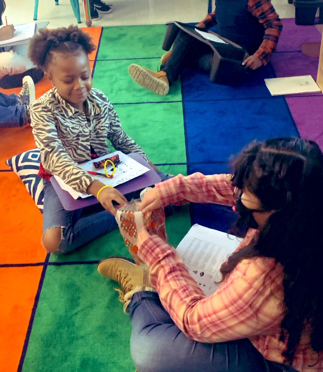 MsWilkinson4th's tweet photo. In reading, we are learning about how animals use their senses to navigate the world. To introduce our next story, we explored our 5 senses with mystery bags! Pop Rocks were definitely a new favorite for Room 215! 💥 #OneWaverley https://t.co/aTMFnGvS1c