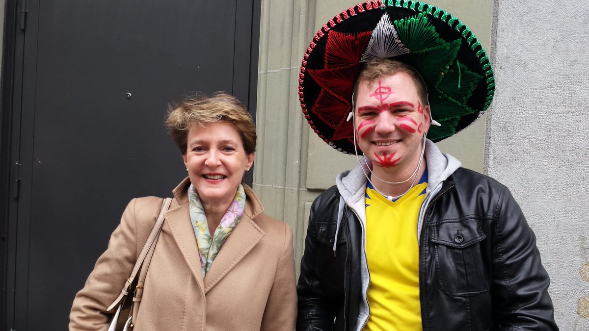 jereblanc's tweet photo. Une pensée émue pour @s_sommaruga alors qu'elle se retire du Gouvernement 🇨🇭.
Personnellement, je garderai un excellent souvenir de son accessibilité et son humour lors de mon #EVJG #BachelorParty en 2016 🤣👇
(1/3) https://t.co/yzMKUissYF
