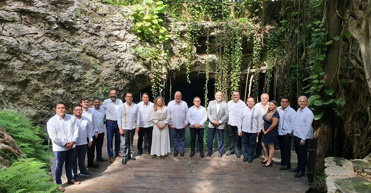 ▪︎ Paloma Castro
▪︎ Laureano Baas
▪︎ Luis Alberto A. Bernal

... nueva Presidenta y VPs de #ATRYucatán.

La #IndustriaDeReuniones está con los motores encendidos y sus asociaciones también.

¡A darle duro, jóvenes!, que debemos crear más #prosperidad para #México.