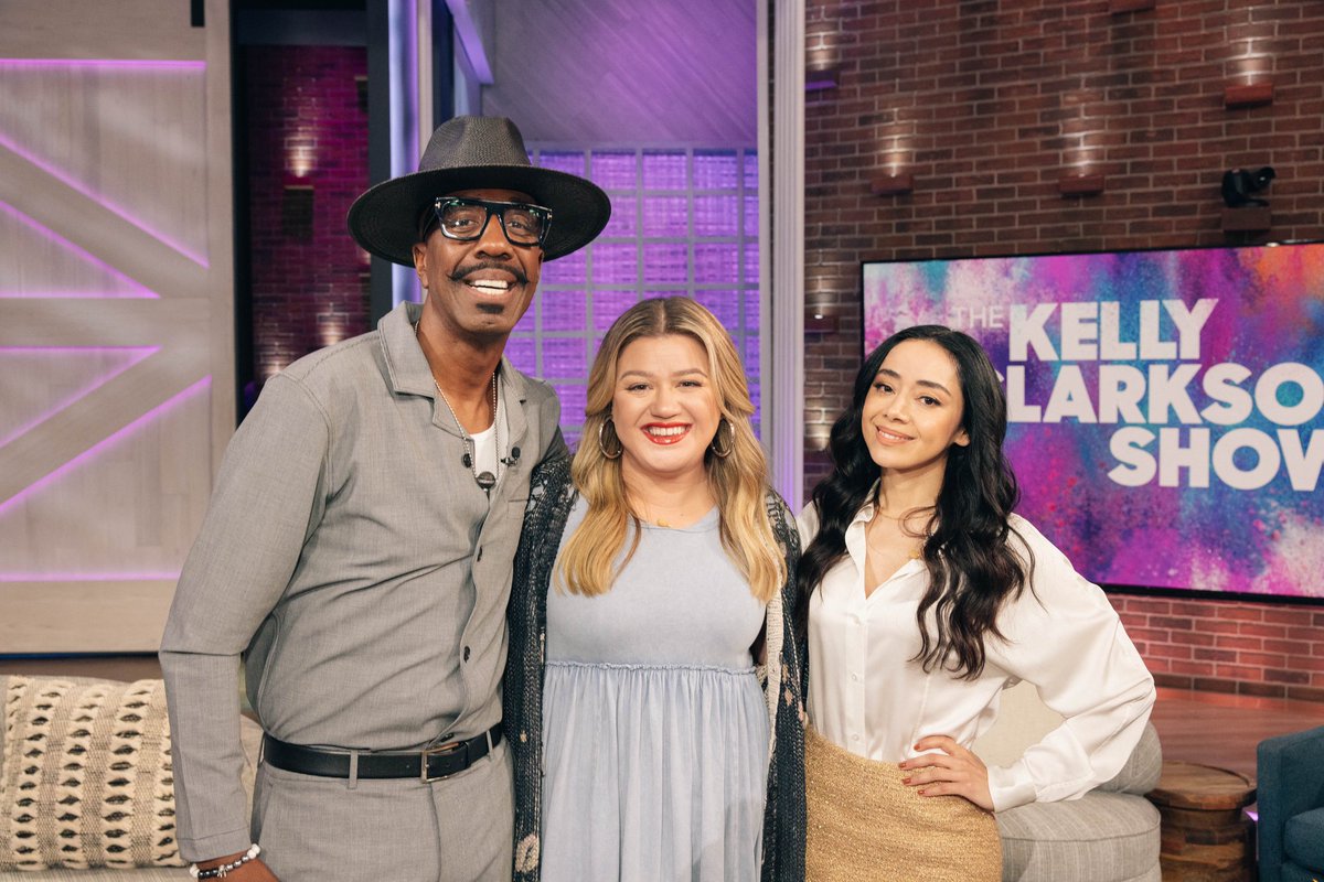 Aimee_Garcia's tweet photo. See you all TOMORROW!! @kellyclarkson is THE BEST &amp; a Lucifan!! @KellyClarksonTV Nov 3rd 2PST on NBC 🤗 https://t.co/99es9lCYAY