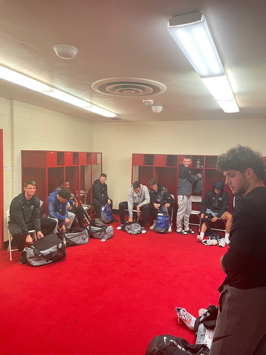 The <a href="/usf_mbkb/">USF Men’s Basketball</a> squad is here in Bloomington!  Tomorrow night, 7pm vs <a href="/IUHoosiers/">Indiana Hoosiers</a>.  What an awesome experience!