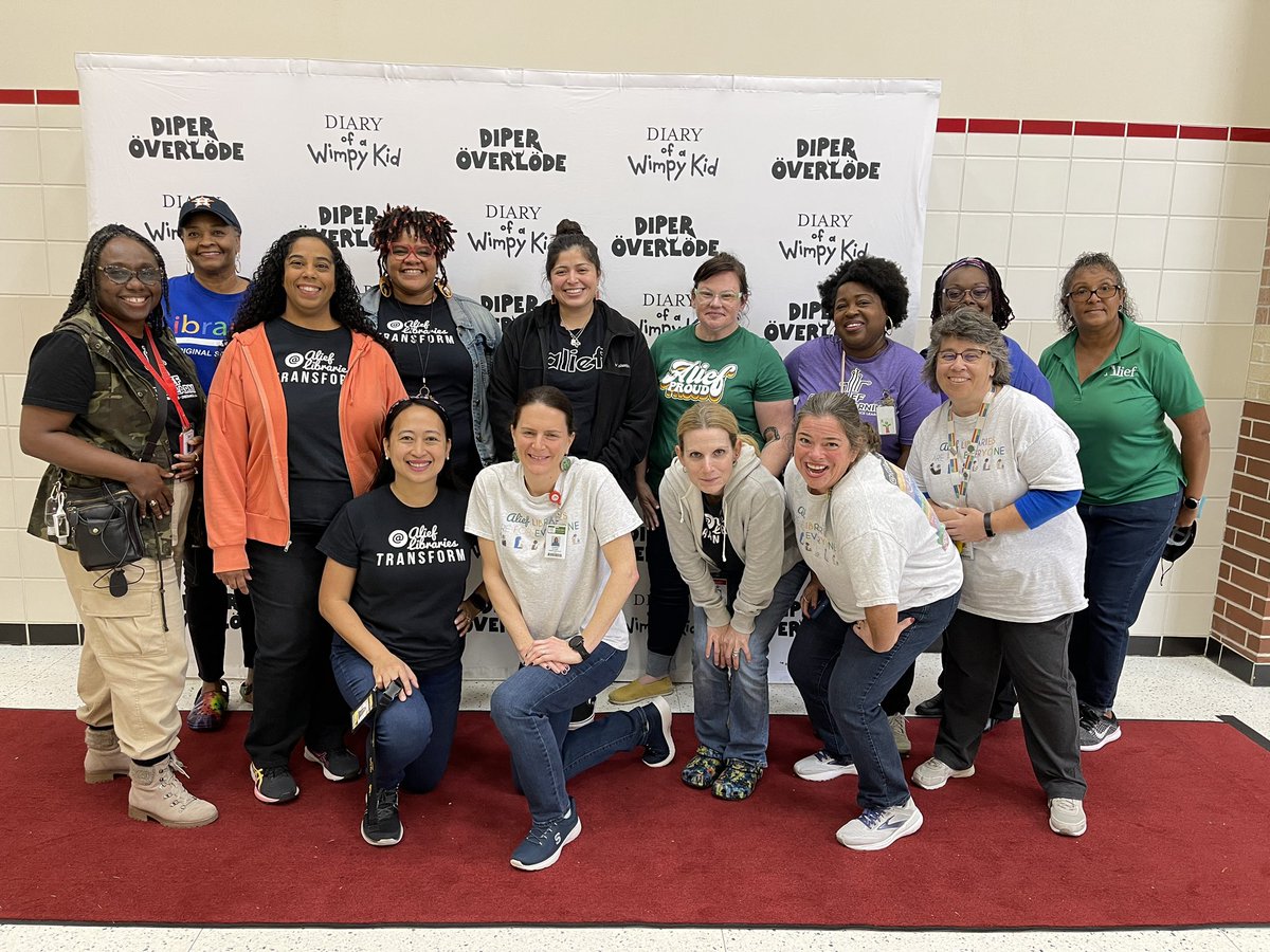 Owens_Int_Lib's tweet photo. @Alief_Libraries and @AliefTech are ready to assist the many @wimpykid Jeff Kinney fans tonight at the @BlueWillowBooks author event! #diperoverlode https://t.co/SajvjOn6d6