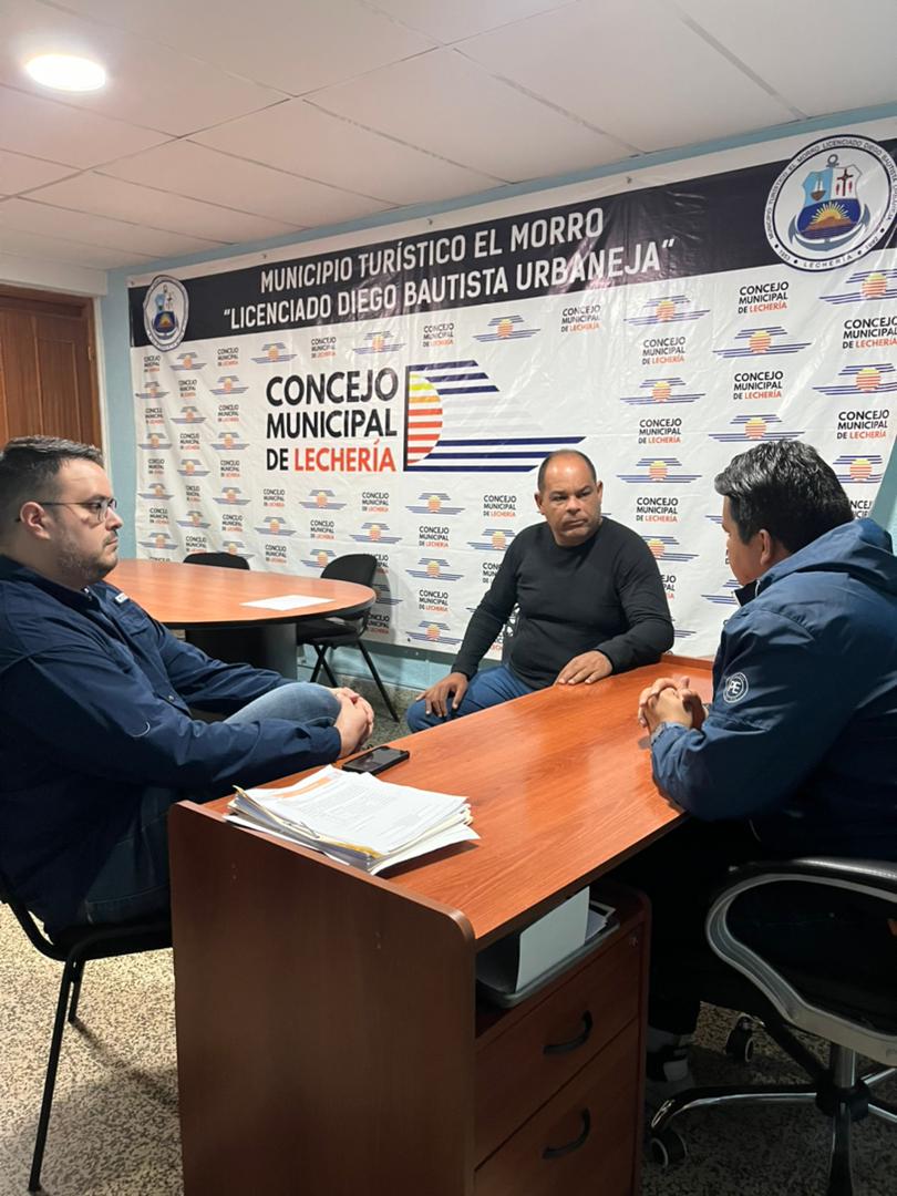 freddypalomo's tweet photo. #2Nov | Seguimos trabajando en pro a nuestros municipios, es por ellos que hoy nos reunimos @EduardoAdelmo @CHEONASSAR, para crear nuevos proyectos e intercambiar ideas de gestión. Gracias por su disposición y colaboración. https://t.co/J9FHjYf69R