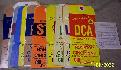 airmarietta's tweet photo. #avgeek @Delta lover estate sale starting tomorrow in Ohio! I have some of these oversized CVG luggage tags and I want MORE! That route map is amazing too! #cinsational
https://t.co/70zJMh8e9d https://t.co/LpRVE24Xpi