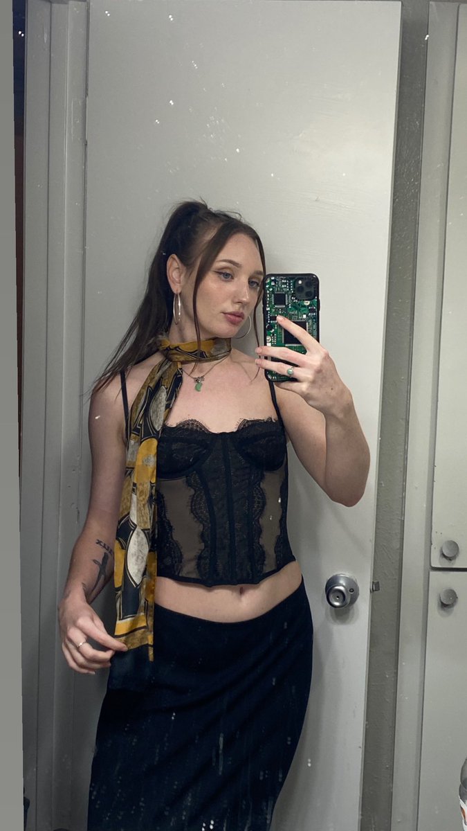 GoddddessFreya's tweet photo. You owe me 👑 

#bratworship https://t.co/7snTAuDqi6
