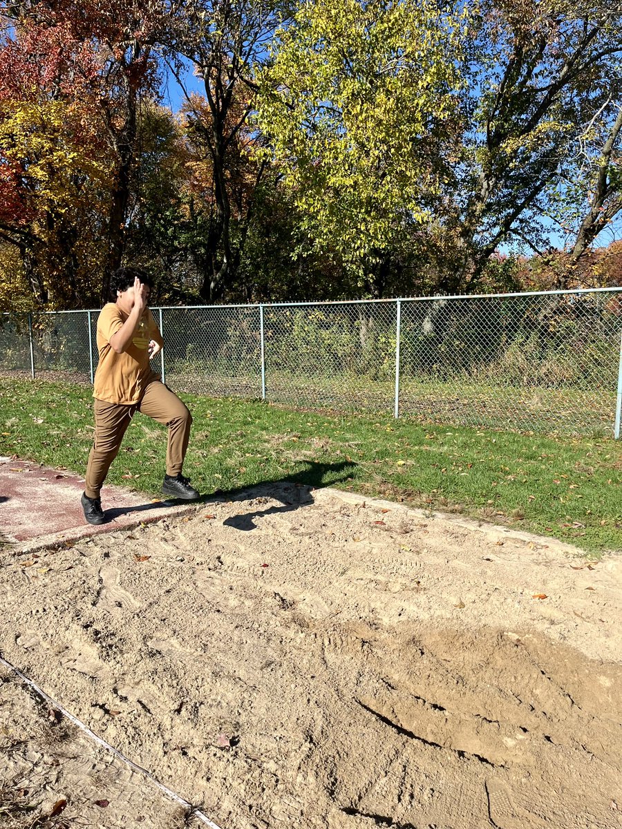 Taking full advantage of this beautiful weather☀️ On the menu for PE today: Long Jump🏃🏻‍♀️ The students LOVED this one😄 <a href="/HPEreynolds/">HTSD Reynolds HPE</a> <a href="/HTSDSuperBatlle/">Alejandro Batlle</a> <a href="/HTSD_Reynolds/">Reynolds Middle School</a> <a href="/WeAreHTSD/">WeAreHTSD</a>