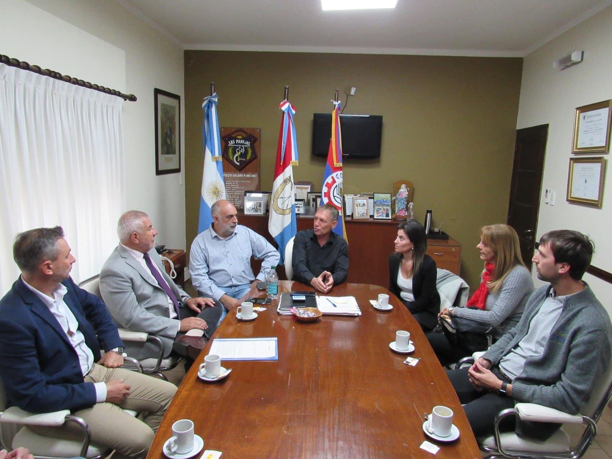 HCompagnucci_ok's tweet photo. Nos visitaron la Dip. Nacional @vanemassetani y el Tit.del @Enohsa Roberto Meli, J.C. Saucedo Jefe Dpto Aduana, Francisco Lopez Jefe de Div. de Aduana San Lorenzo y Lisandro Creus Jefe de Sección Aduana Las Parejas, para seguir avanzando en proyectos relacionados con la AFIP DGA https://t.co/jL8thuy1JQ