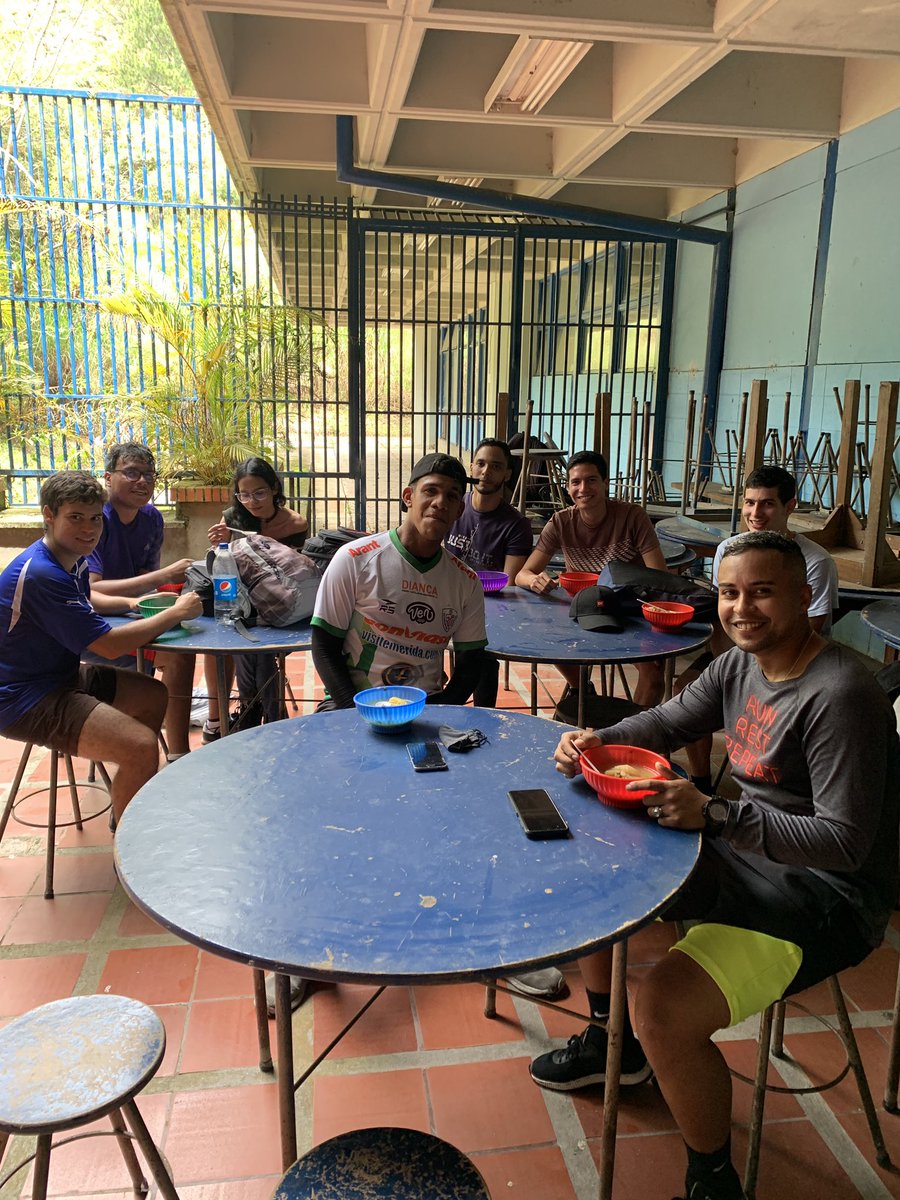 Agradecidos con todos los que nos acompañaron hoy en las actividades recreativas del aniversario de la Facultad, poco a poco vamos recuperando nuestros espacios.