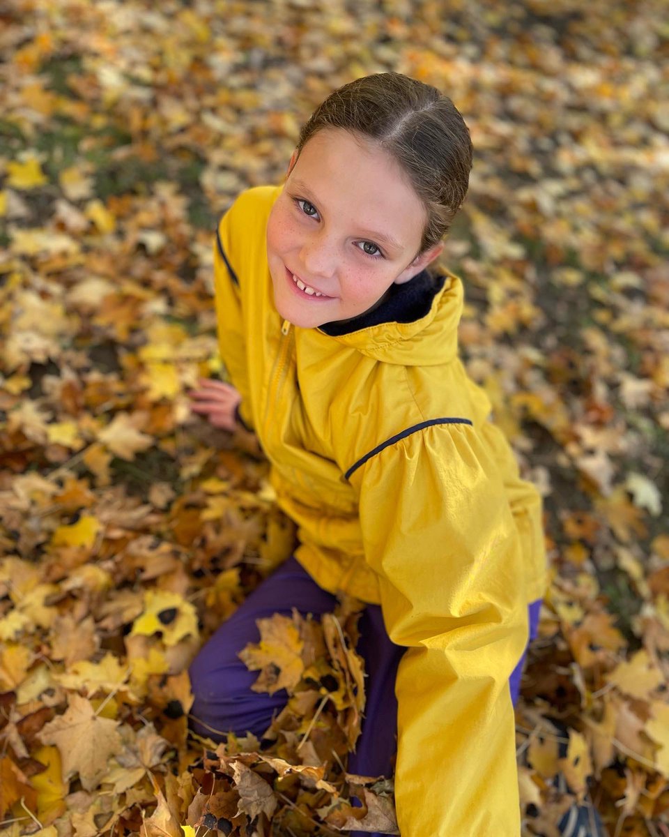 KinderKollegePS's tweet photo. Leaf peepers!! 🍂👀🍂 #autumn #autumnfun #leaves🍁 #leavesfalling #fallleaves🍁🍂 #playingintheleaves #throwingleaves #throwingleavesintheair #kkps30 https://t.co/HLJON12mhO