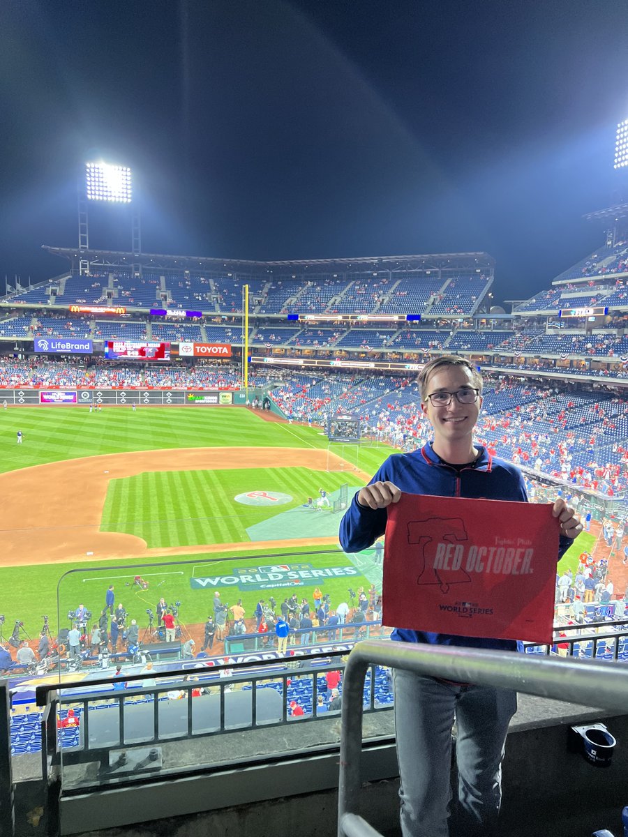 Ben Ferko represented Winey Lab last night @ the Phillies game! Go Phillies!!