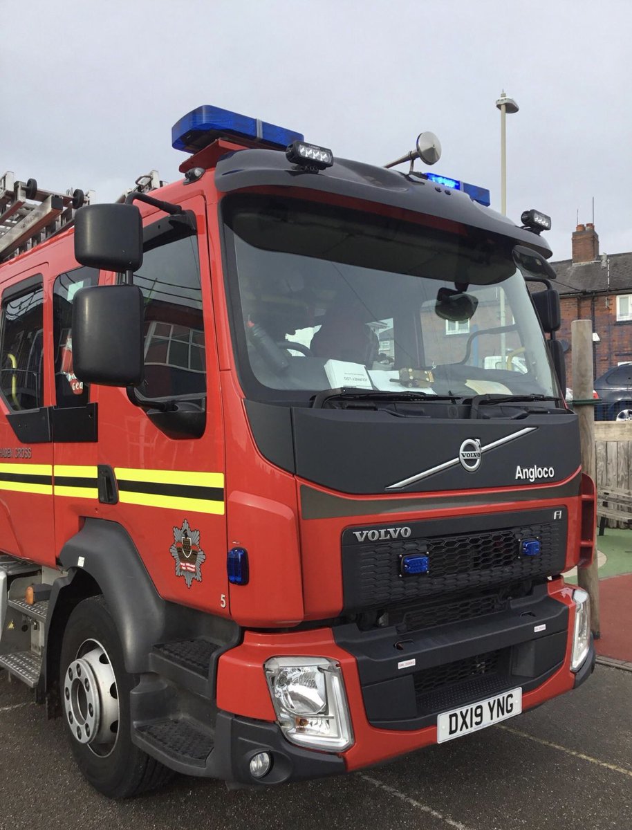 cliz_35's tweet photo. @NetherbrookS EYFS children had a visit from the firefighters at @WMFSHadenCross @WestMidsFire The children had a fabulous experience using the hose and sitting in the fire truck. Thanks to Ben, Tom and the watch from all the staff and children!🚒🔥#eyfs #wmfs #hadencross https://t.co/Sm6VQxY0hc
