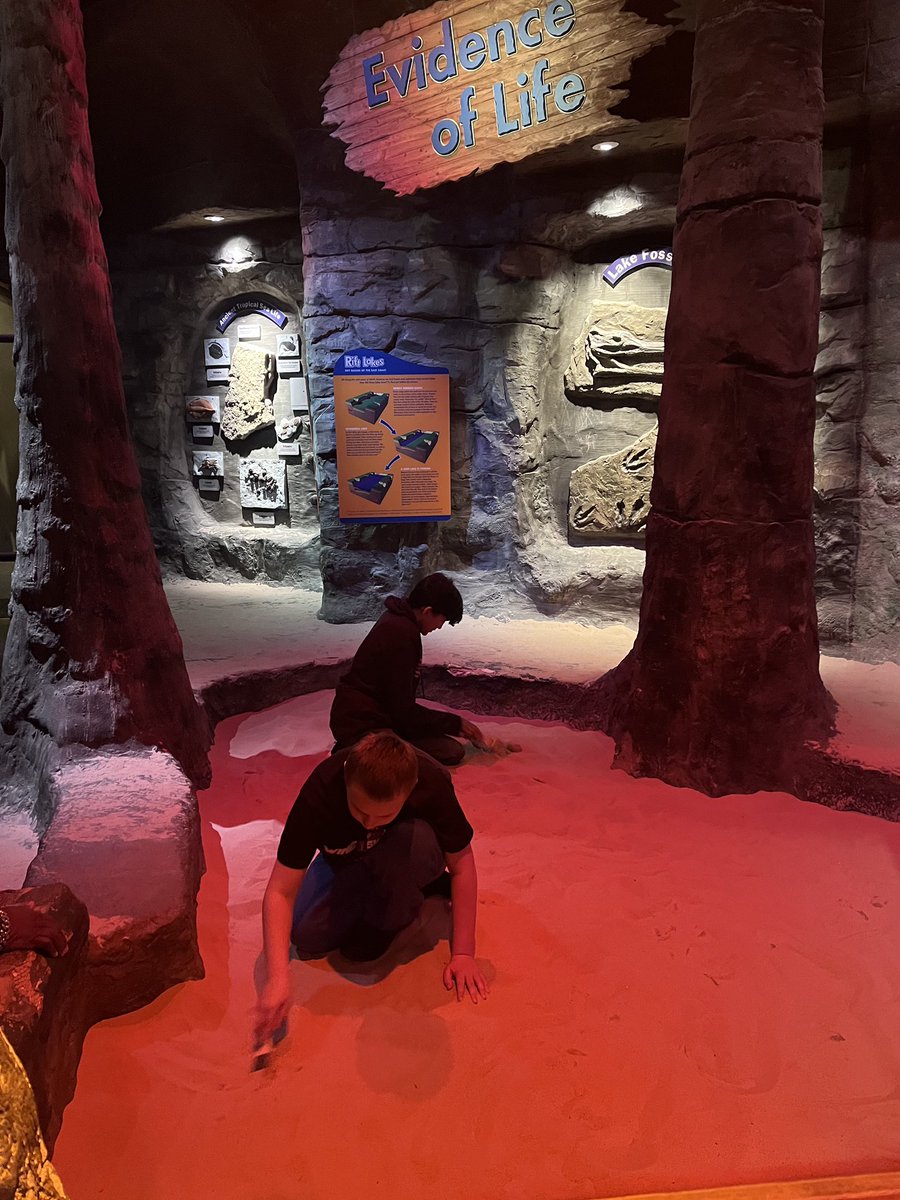 SCSDMcCarthy's tweet photo. McCarthy scholars exploring at the MOST in downtown Syracuse!! @SCSDMcCarthy @SyracuseSchools https://t.co/g2sk3gxqCf