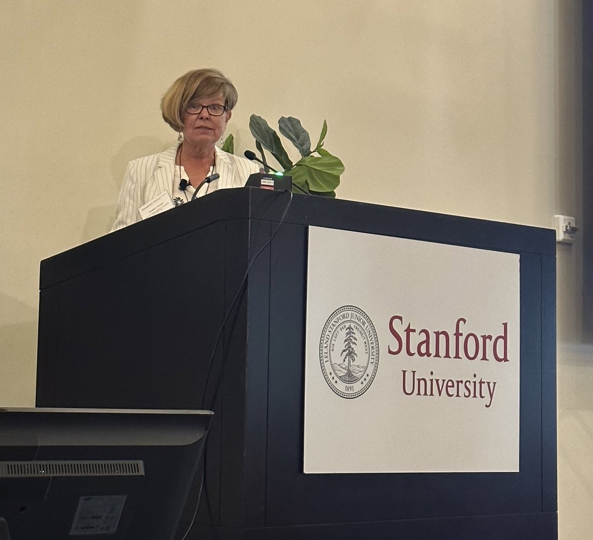 Prof Shelley Correll at our <a href="/SVLeadershipLab/">Stanford VMware Women's Leadership Innovation Lab</a> member meeting on how viewing and valuing differences lead to inequities at work. #DiversityandInclusion