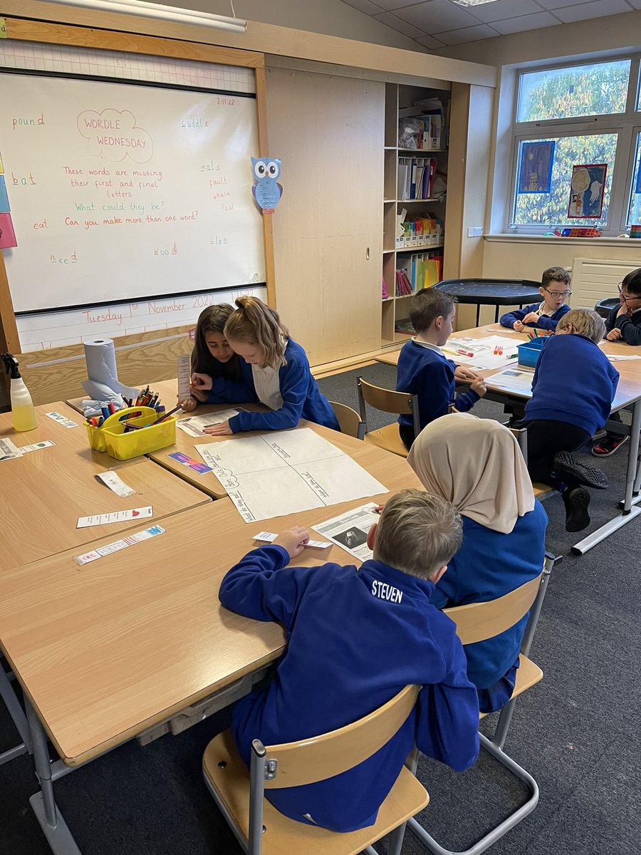 MissMachray's tweet image. Fantastic group work going on in Primary 3 this morning 🌟 we were reading information about different animals, summarising what we had read and then presenting our findings to the class 🔍 @HaghillTeam