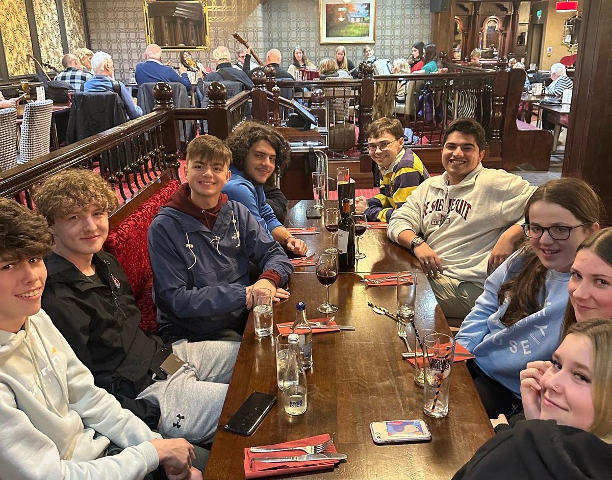DeSmetJesuitHS's tweet photo. All the way from #Ireland, photos of our Spartans enjoying their exchange program. #WeAreDeSmetJesuit #EducateMagis https://t.co/WSsSJr75O3