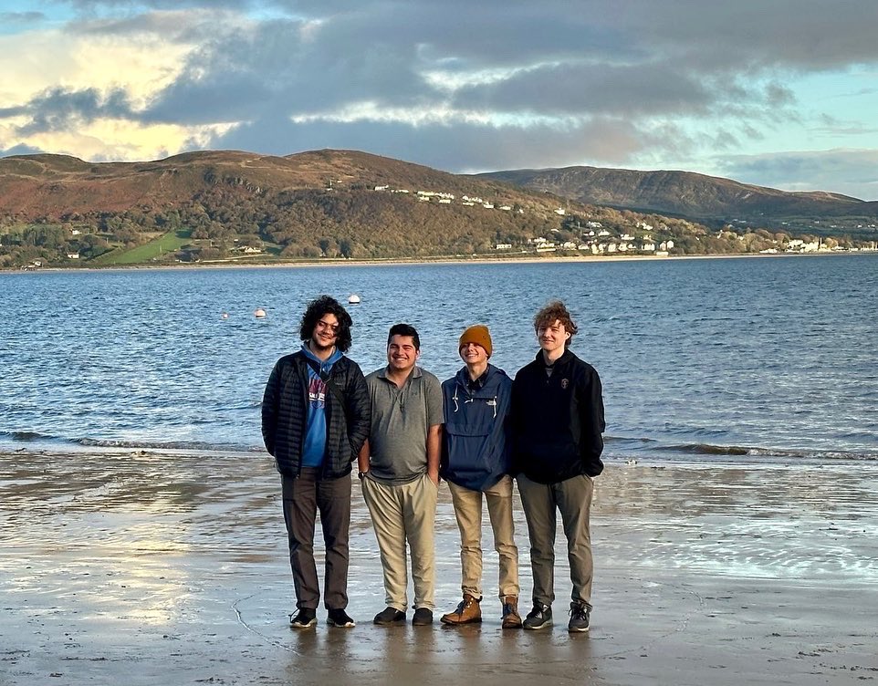 DeSmetJesuitHS's tweet photo. All the way from #Ireland, photos of our Spartans enjoying their exchange program. #WeAreDeSmetJesuit #EducateMagis https://t.co/WSsSJr75O3