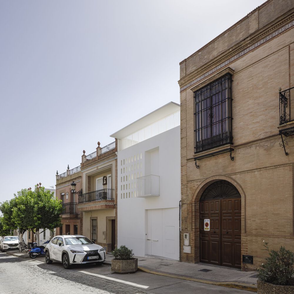 SerArqui's tweet photo. Casa de los nueve pórticos
Arquitectos. @Sol89arq 
Ubicación. CASTILLEJA DE LA CUESTA, ESPAÑA
Área. 167.00m²

@SerArqui 
https://t.co/flME1MgFVb
#SerArq https://t.co/tkYg2aAeE0
#arquitectura #proyectos #construccion #architecture https://t.co/BFXu5BNBB3
