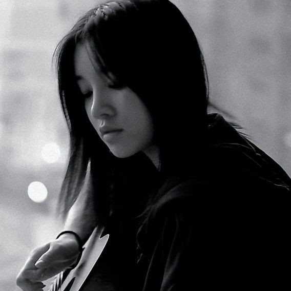 私を忘れるかどうか
 誰を愛しても
 どこにいても
 がんばって
 あなたを心に留めておきたい
 このまま君を愛し続けたい
 私がまだあなたがいなくて寂しいことを空に伝えてください。

🌸彼女を心に留めておいてください🌸