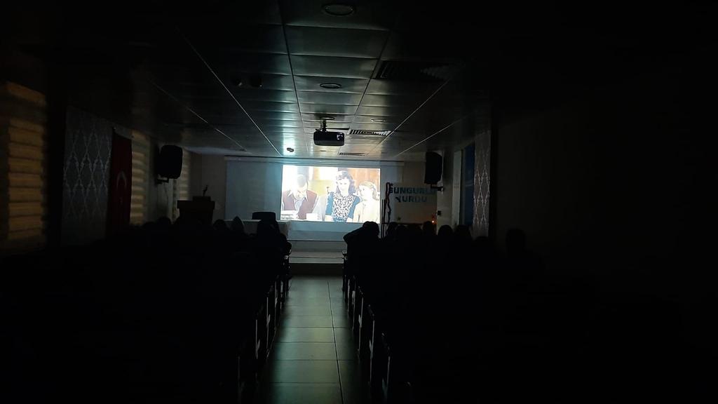 CorumKYGM's tweet photo. Sungurlu Yurt Müdürlüğümüzde patlamış mısır eşliğinde Sinema İzleme faaliyeti olarak Çizgili Pijamalı Çocuk filmi izlenmiştir. 🎬🍿 https://t.co/9mbNSkWKcN
