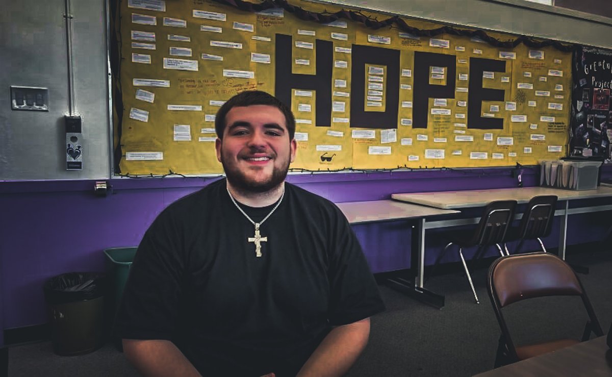 MercedUHSD's tweet photo. YHS alumni Jonathan Swart (Greatness Project)
presented to the entire staff of BCHS in the auditorium
this morning. He talked about the power of relationship
(NHA). Thank you for sharing your story!

#YHSDragons #NHA https://t.co/vGONXPenxE