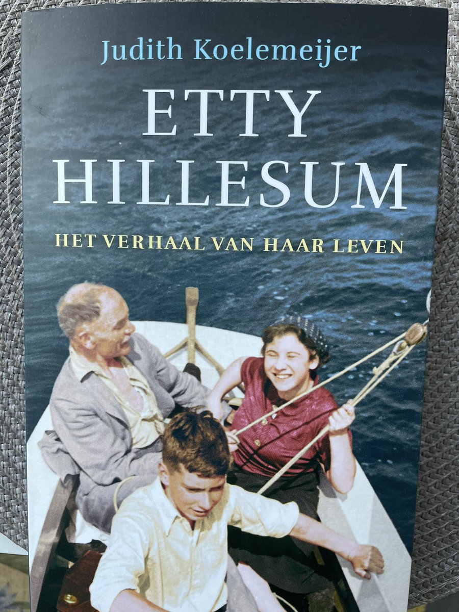 carinreinders's tweet photo. #Sprintertip vd week @CODAapeldoorn biografie #Etty Hillesum door #Judith Koelemeijer; verhelderend in meerdere opzichten. https://t.co/S0P9Qa35FC