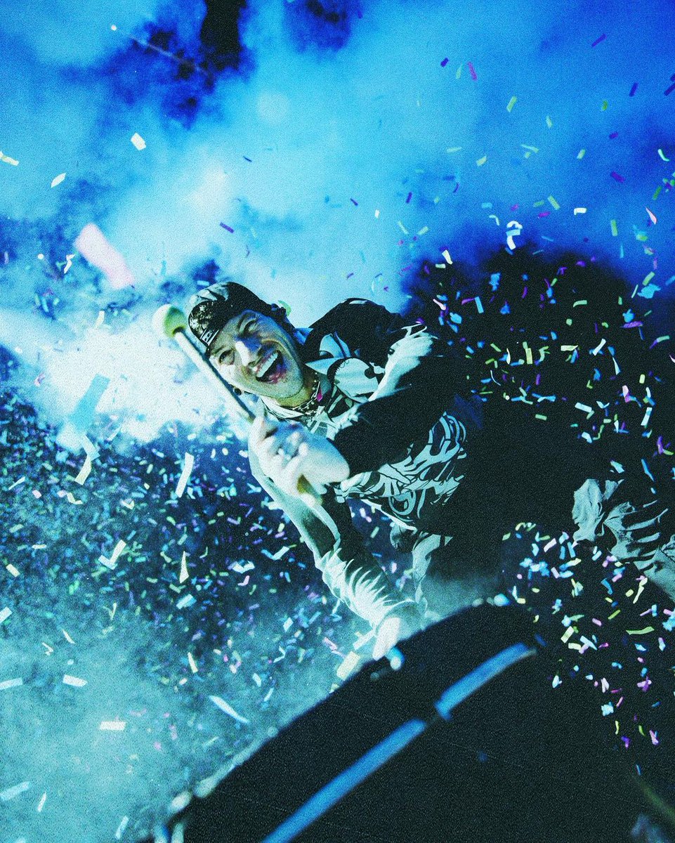 joshdundrumshow's tweet photo. #weloveyoujosh happy Josh day @joshuadun !! You are a huge inspiration to me. I'm so proud of you. Thank you for being amazing and for everything you do :)
#joshdun #joshday #twentyonepilots https://t.co/tGlwGTaqmS