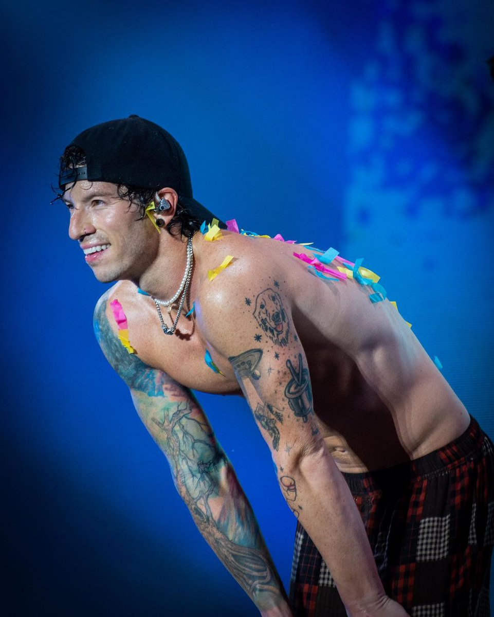 joshdundrumshow's tweet photo. #weloveyoujosh happy Josh day @joshuadun !! You are a huge inspiration to me. I'm so proud of you. Thank you for being amazing and for everything you do :)
#joshdun #joshday #twentyonepilots https://t.co/tGlwGTaqmS